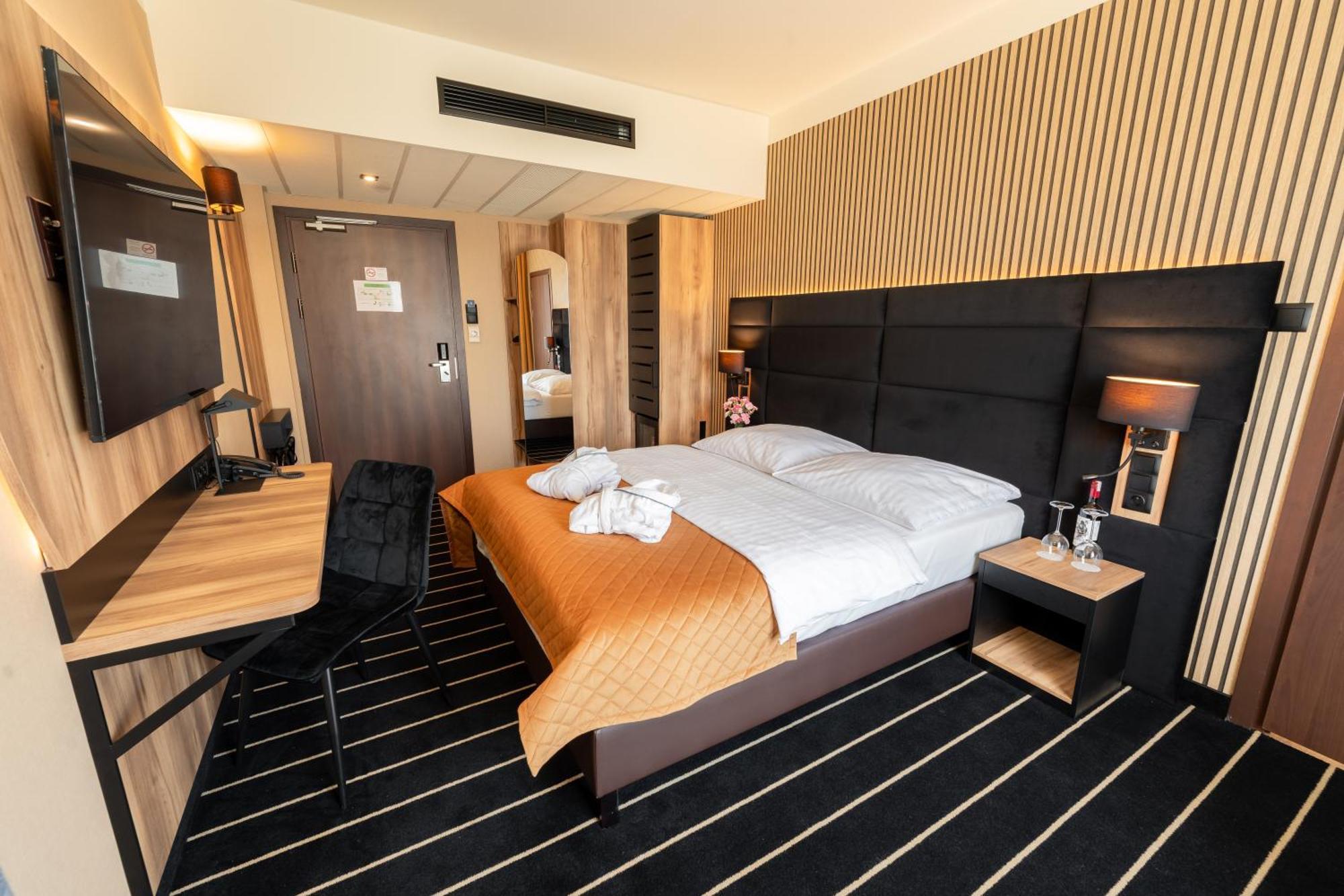 Park Hotel Diament Breslavia Esterno foto